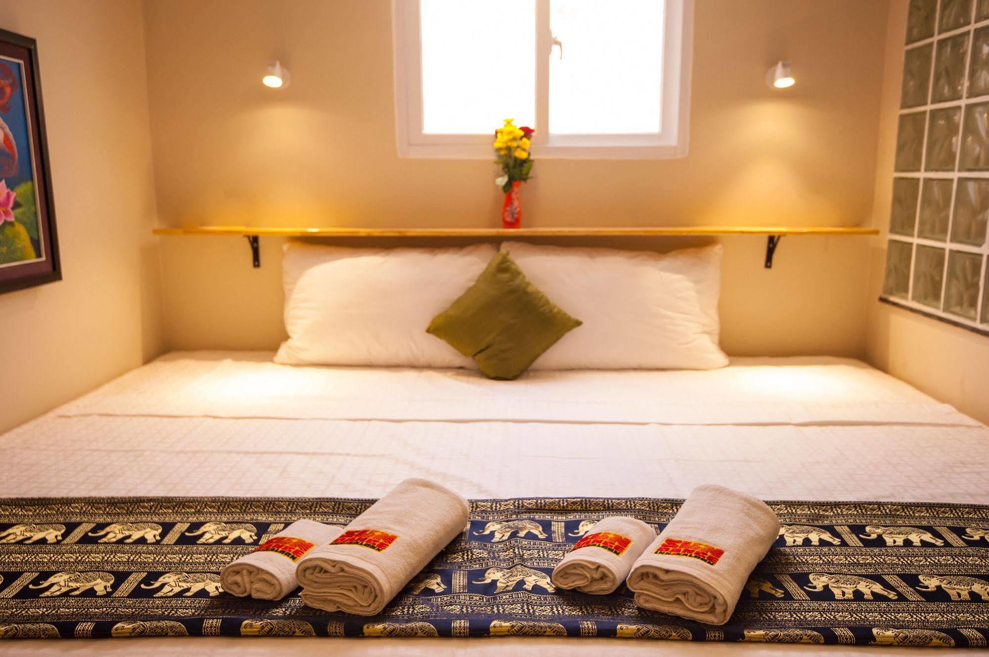 Bar Oz Riverside Guesthouse Πνομ Πενχ Εξωτερικό φωτογραφία